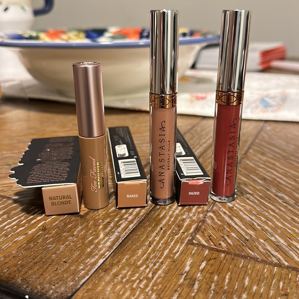Bundle of 3 products from Anastasia Liquid lipstick and Too Faced brow Gel